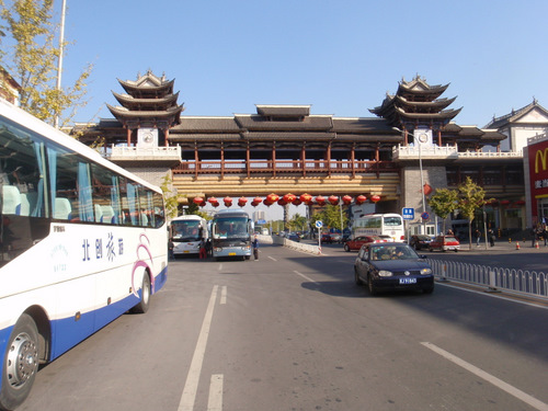 Gateway (lots of tourist busses).